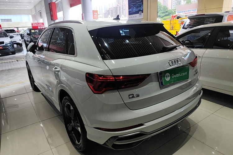 Audi Q3 2020 car image #5