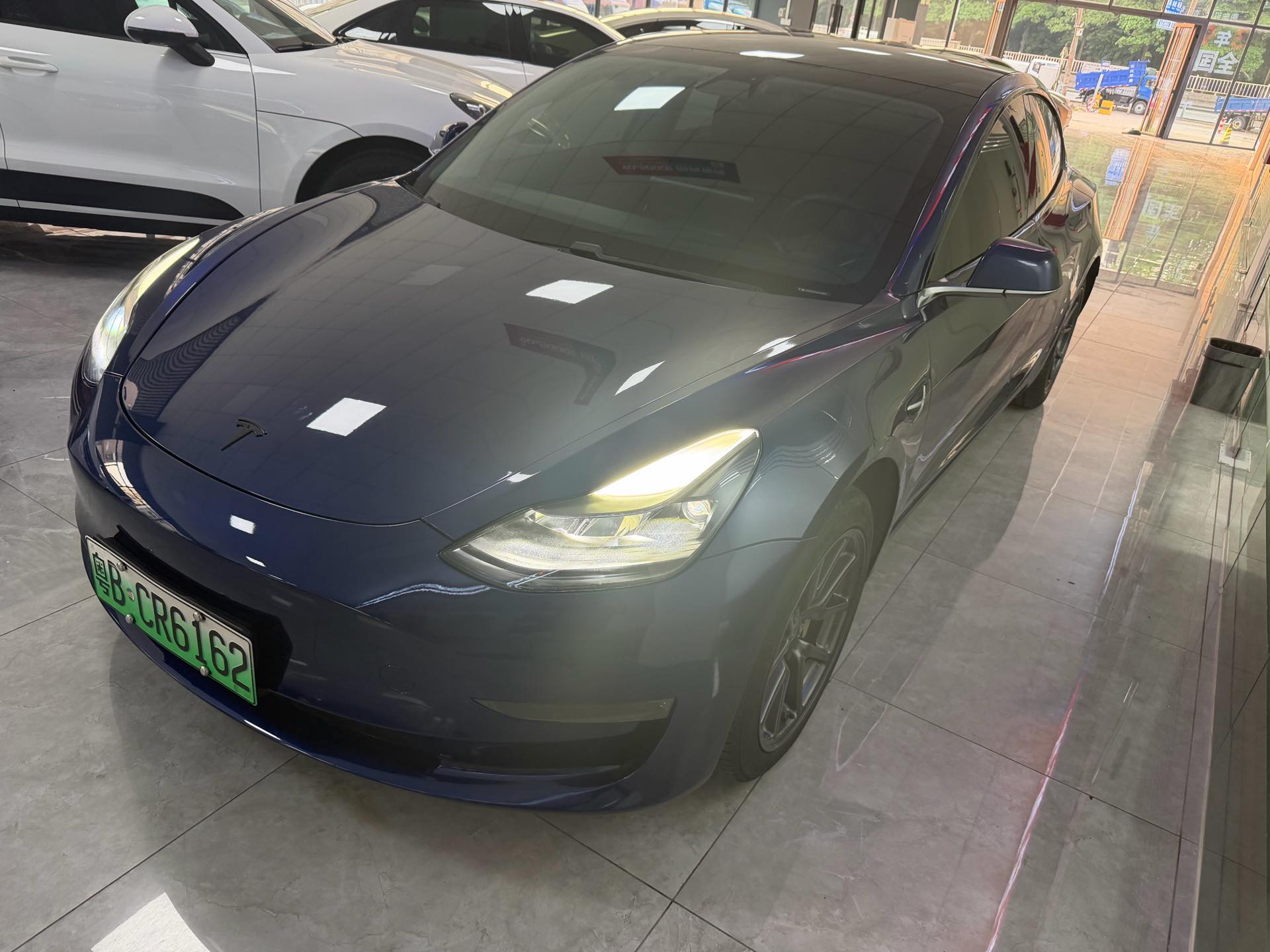 Tesla Model 3 2021 car image 