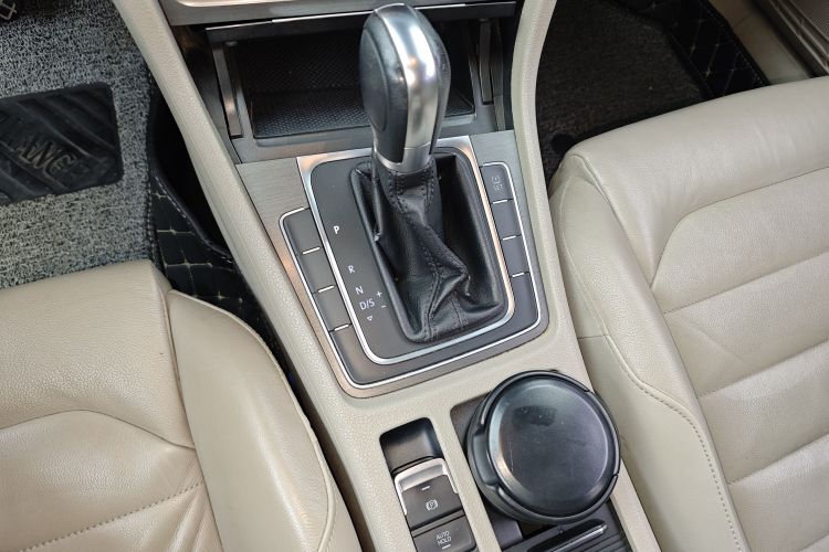 Volkswagen Golf 2014 car image #14