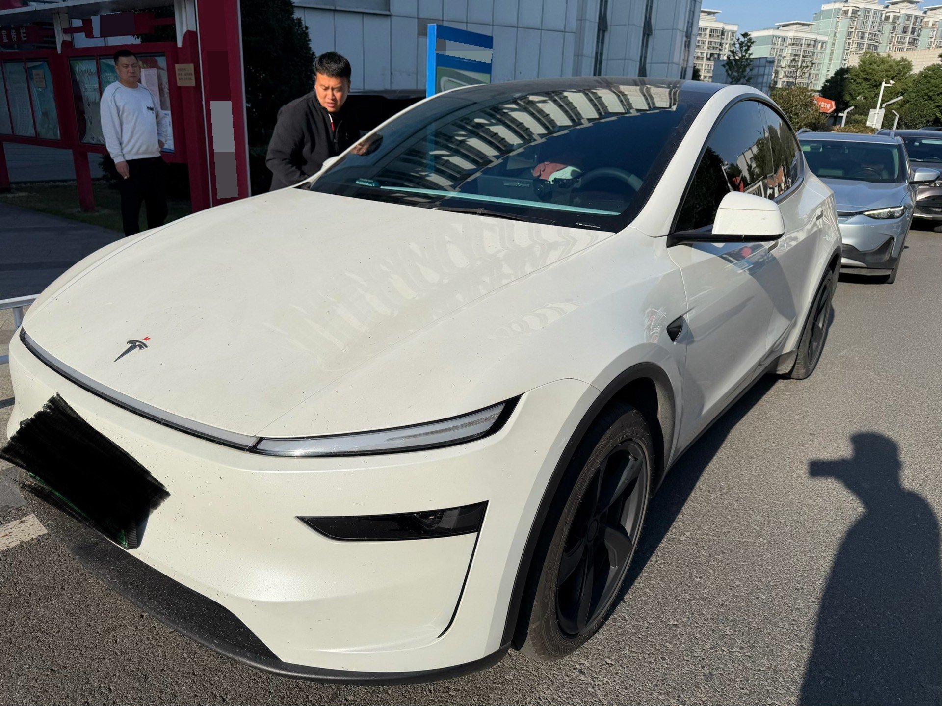 Tesla Model Y 2026 immagine di auto #2