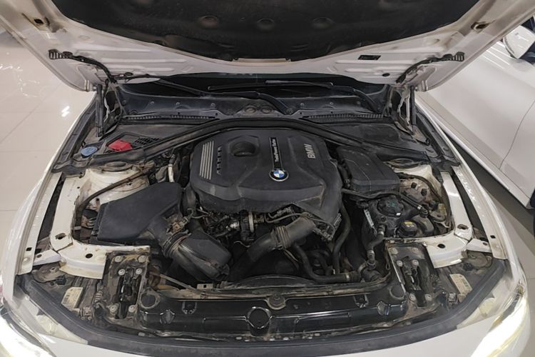 BMW 3 Series 2018 car image #20