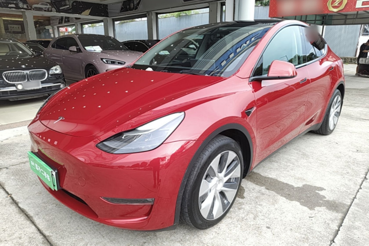 Tesla Model Y 2021 car image #2