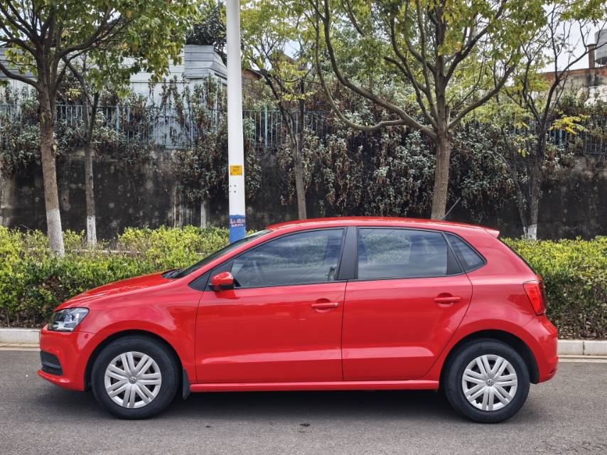 Volkswagen Polo 2019 car image #2