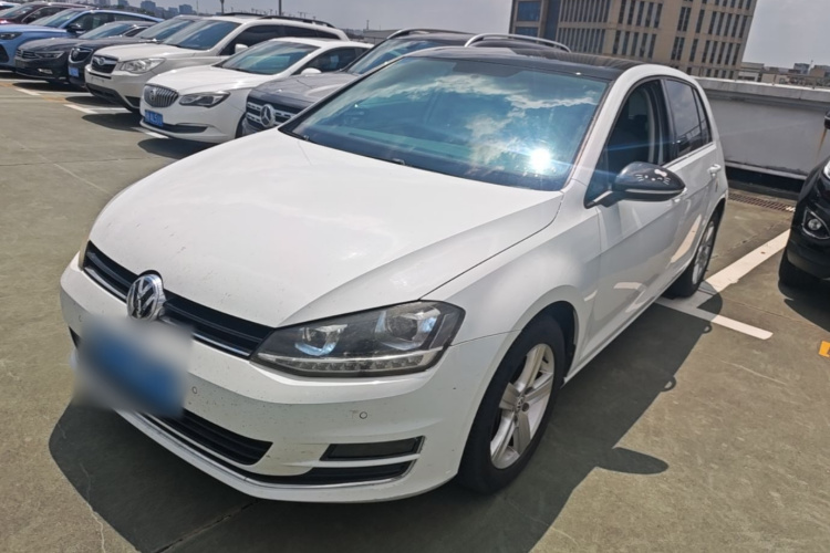 Volkswagen Golf 2017 car image #2