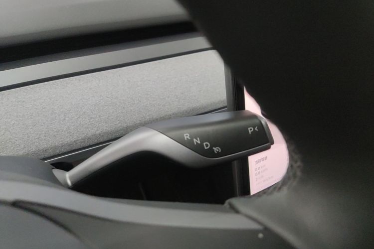 Tesla Model Y 2023 car image #14