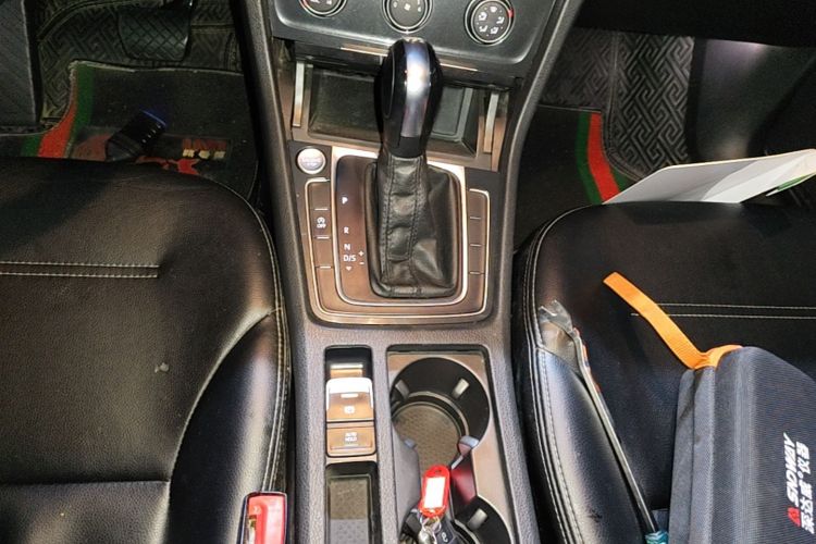 Volkswagen Golf 2020 car image #14