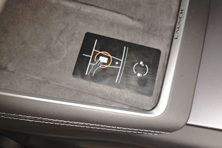 Tesla Model Y 2025 car image #9