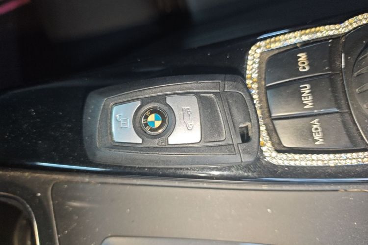 BMW 3 Series 2018 immagine di auto #9