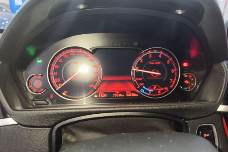 BMW 3 Series 2019 car image #12