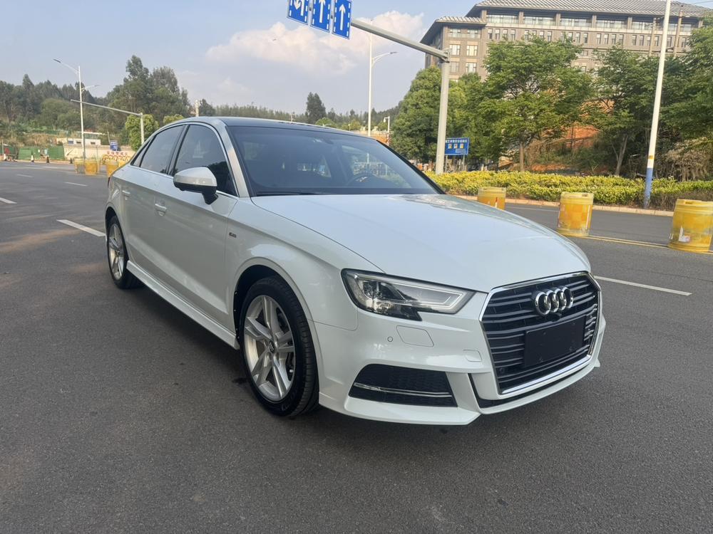 Audi A3 2019 immagine di auto #3