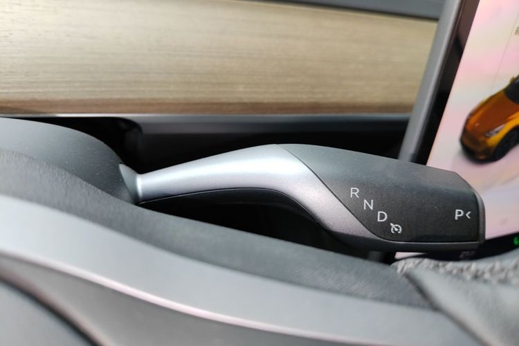 Tesla Model Y 2023 car image #14