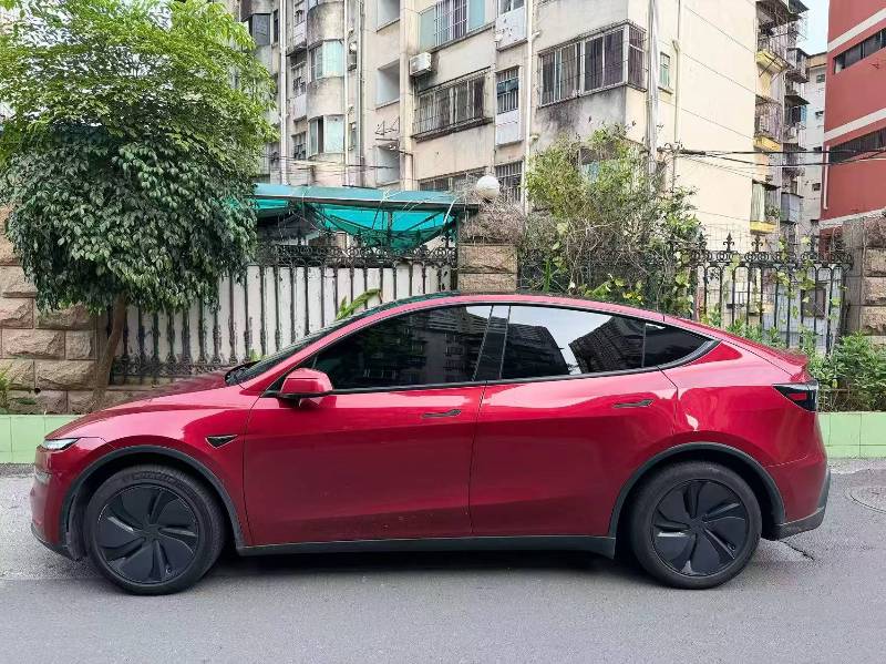 Tesla Model Y 2026 #3 Tesla Model Y 2026 car image #3