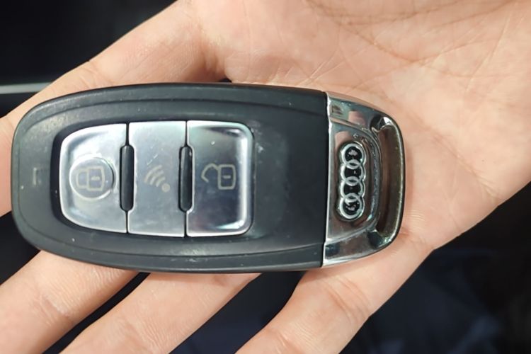 Audi Q3 2019 car image #9