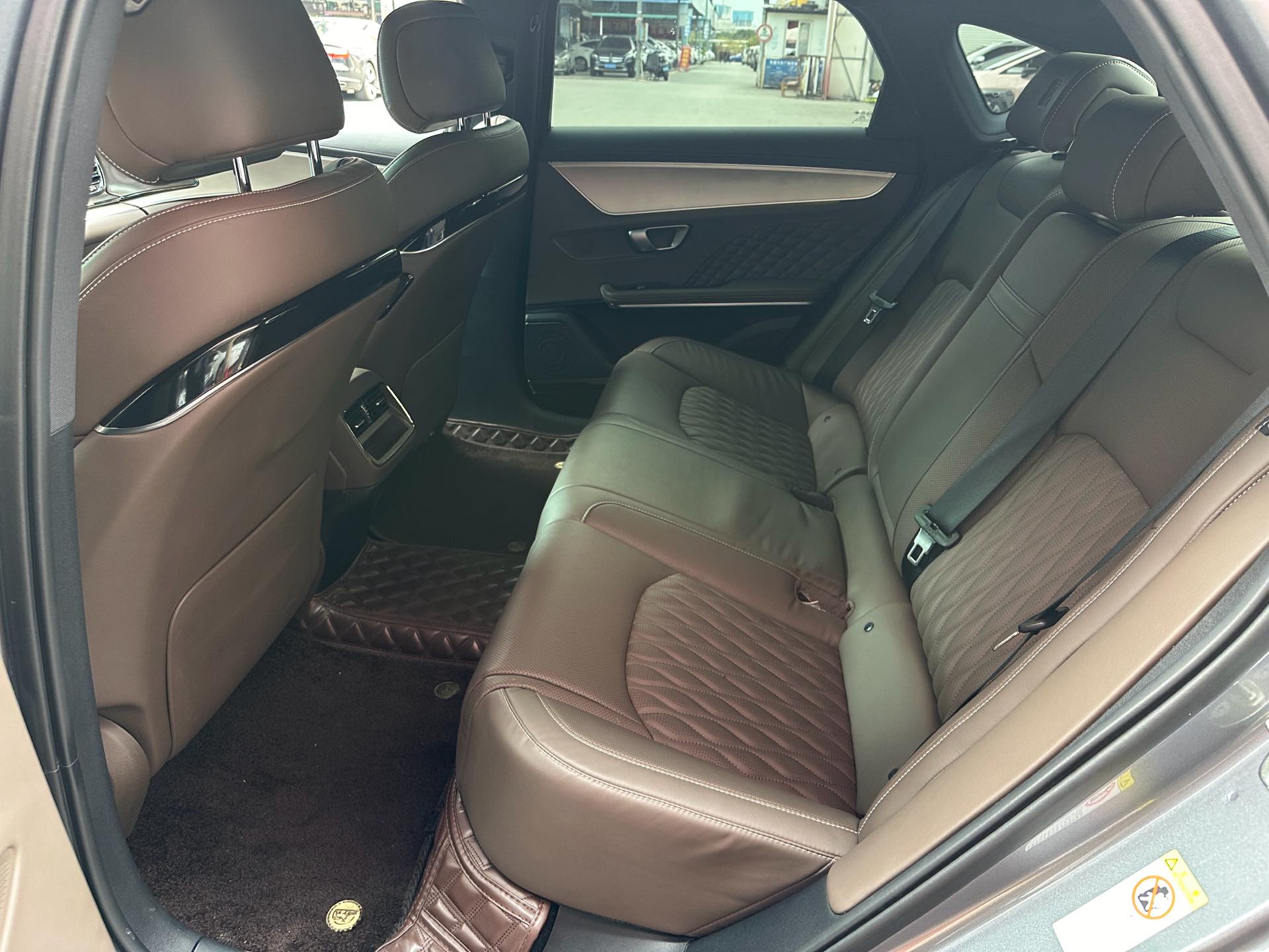 BYD Han 2023 car image #9