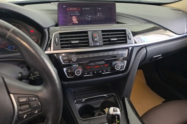 BMW 3 Series 2018 car image #24