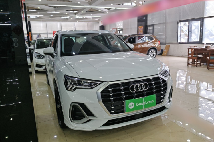 Audi Q3 2022 car image #6