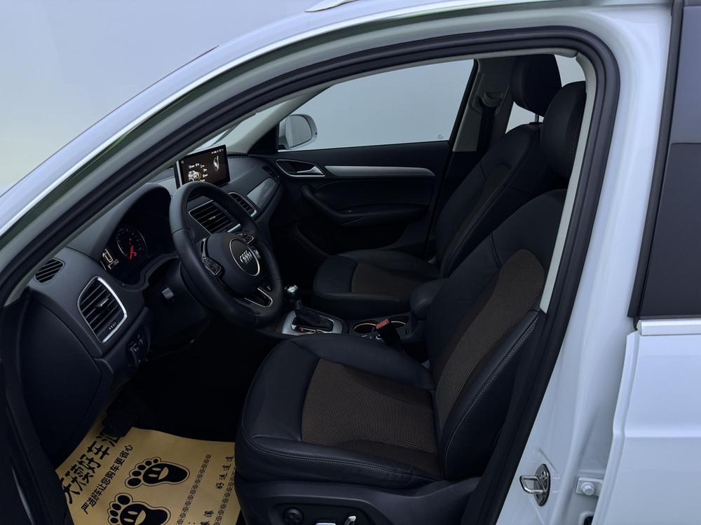 Audi Q3 2016 car image #30