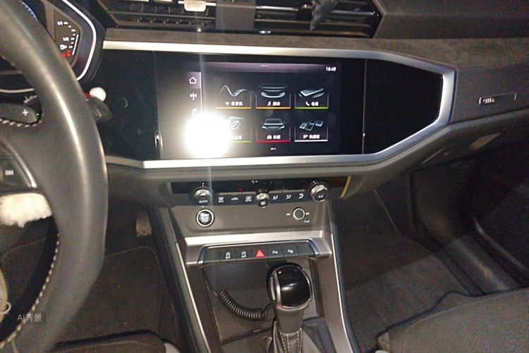 Audi Q3 2021 car image #15