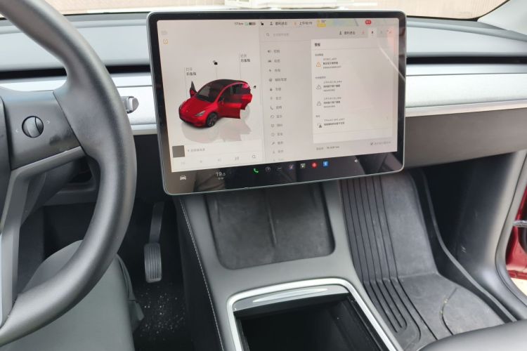 Tesla Model Y 2024 car image #13