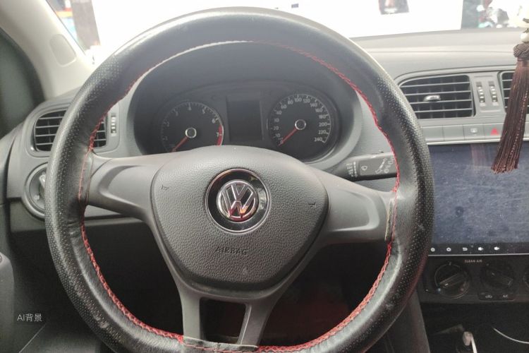 Volkswagen Polo 2016 car image #12