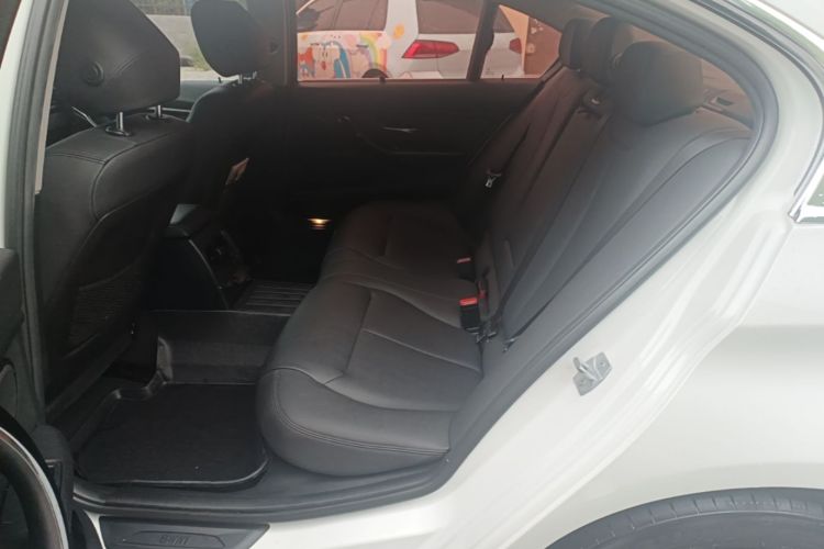 BMW 3 Series 2017 #17 BMW 3 Series 2017 car image #17