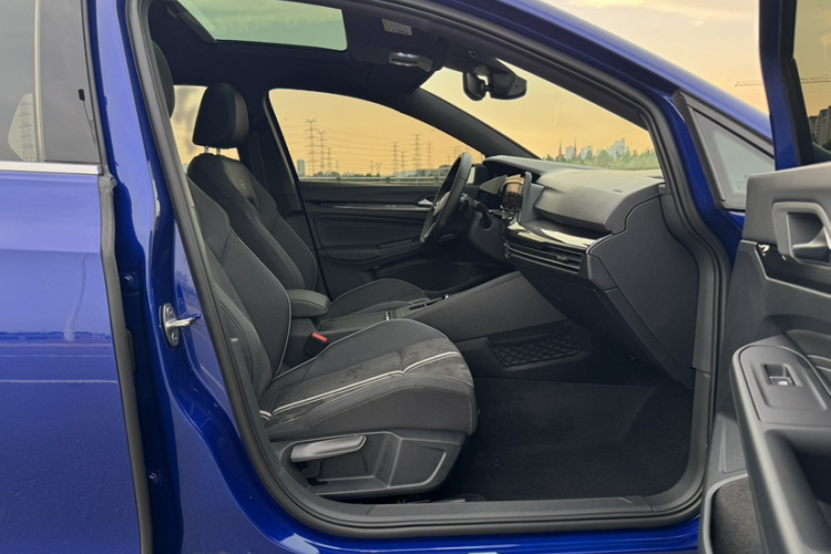 Volkswagen Golf 2021 car image #15