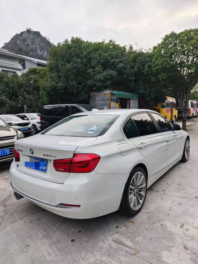 BMW 3 Series 2019 car image #4