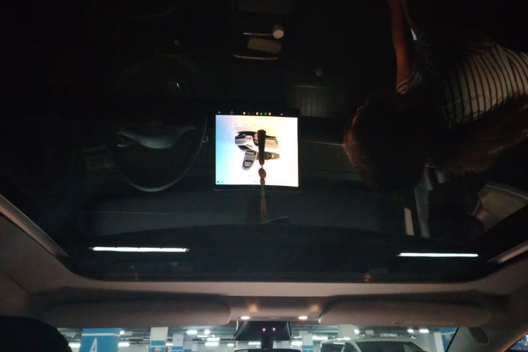 Tesla Model Y 2023 car image #16