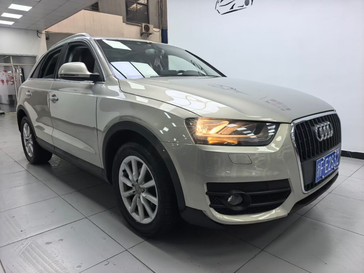 Audi Q3 2016 car image #5