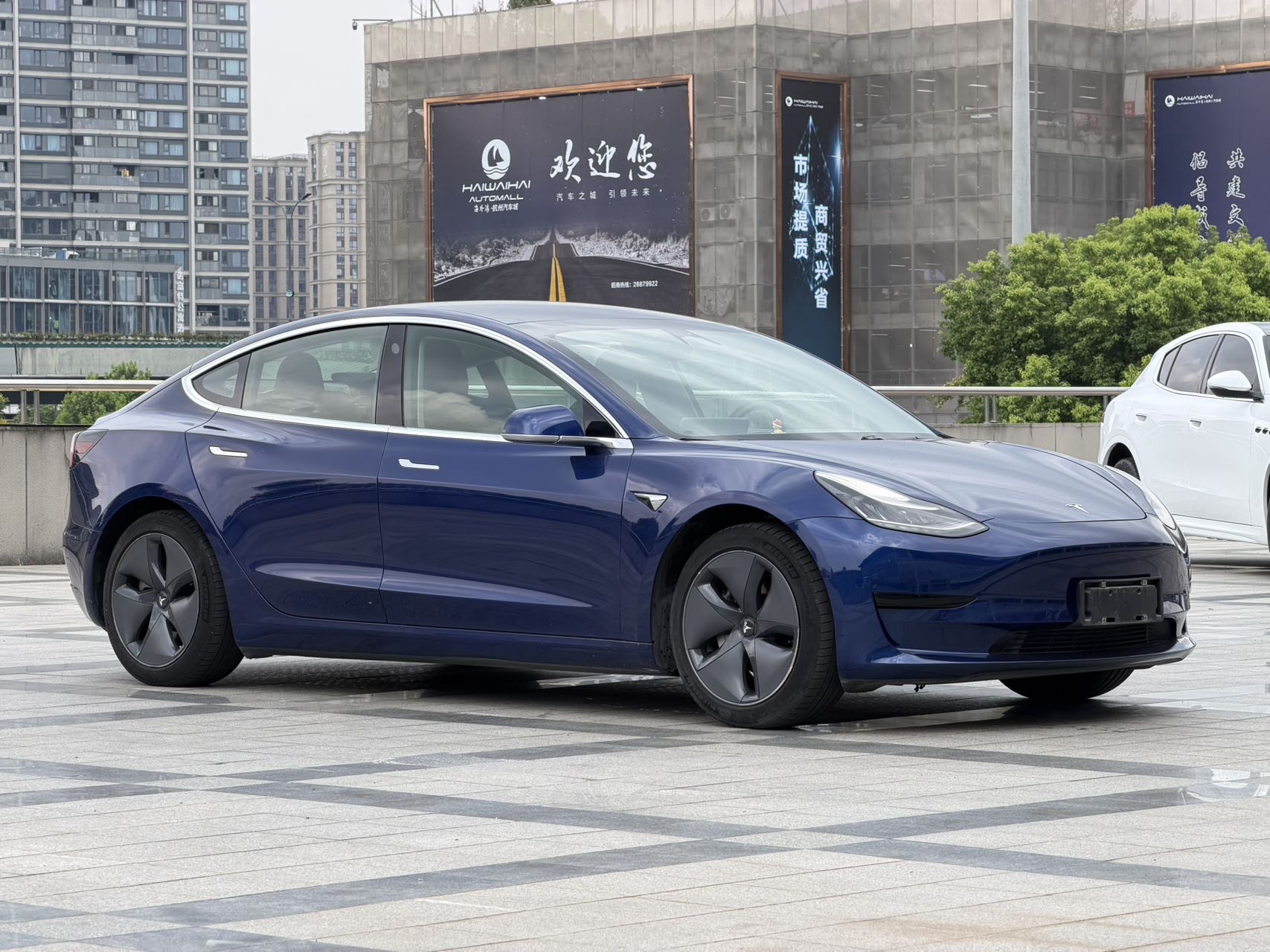 Tesla Model 3 2020 car image #3