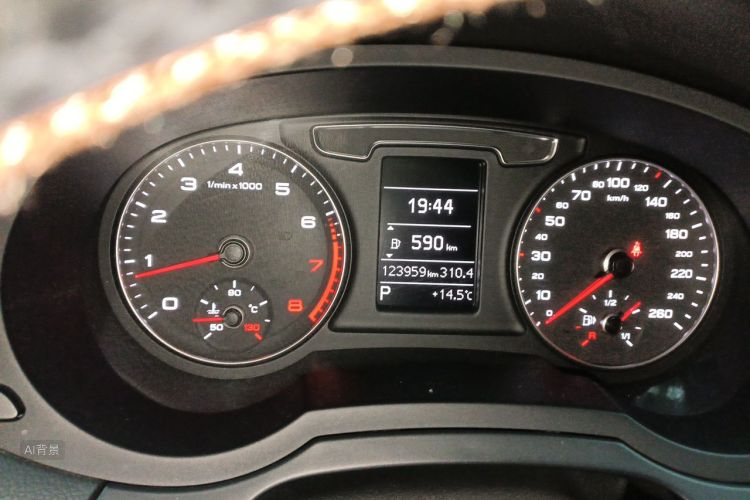 Audi Q3 2016 car image #13