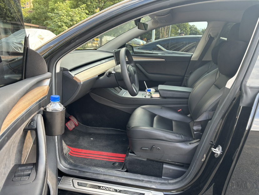 Tesla Model Y 2022 #4 Tesla Model Y 2022 car image #4