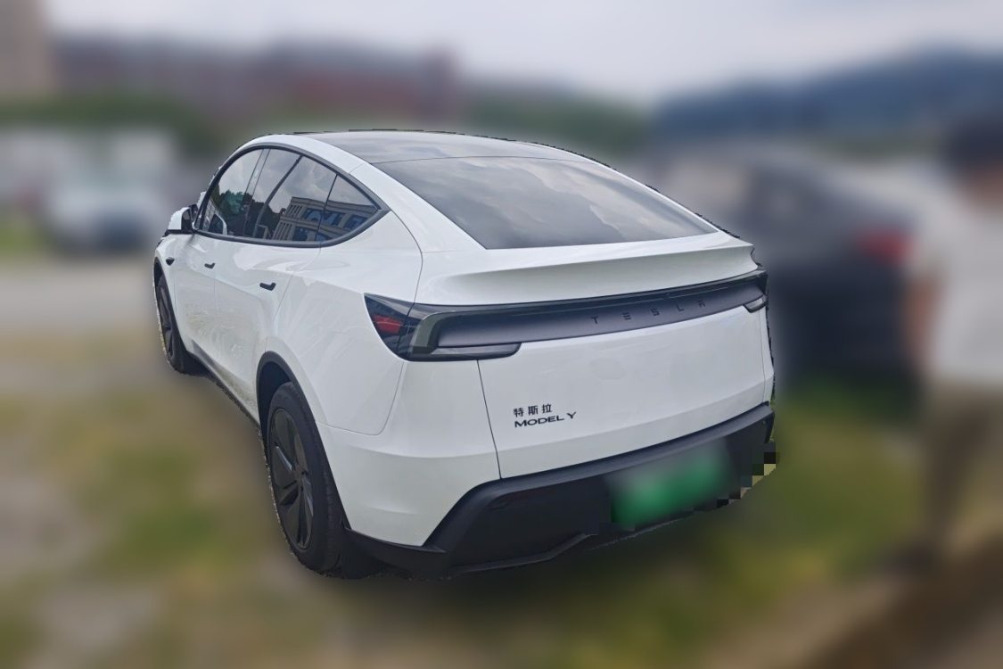 Tesla Model Y 2026 #3 Tesla Model Y 2026 car image #3