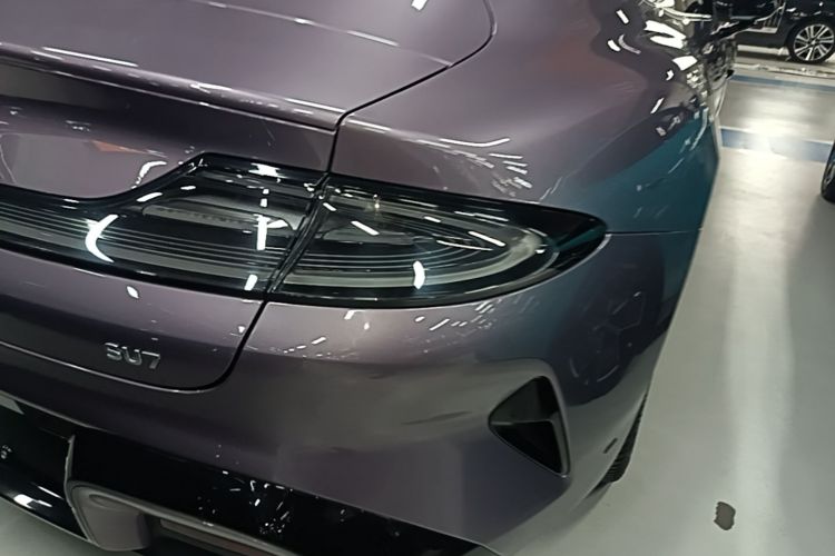 MI SU7 2024 immagine di auto #8