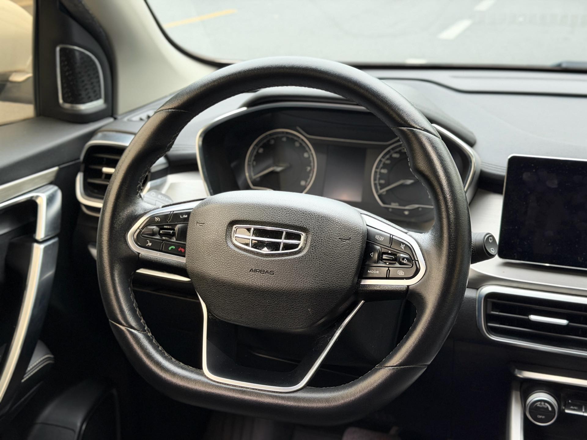 GEELY Coolray 2019 #5 GEELY Coolray 2019 car image #5