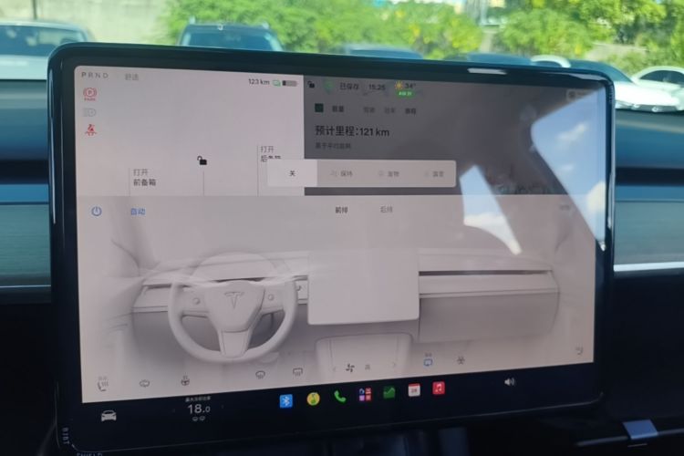 Tesla Model Y 2022 immagine di auto #13