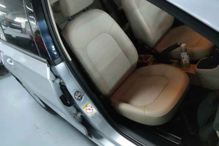 Skoda Rapid 2017 image de voiture #26