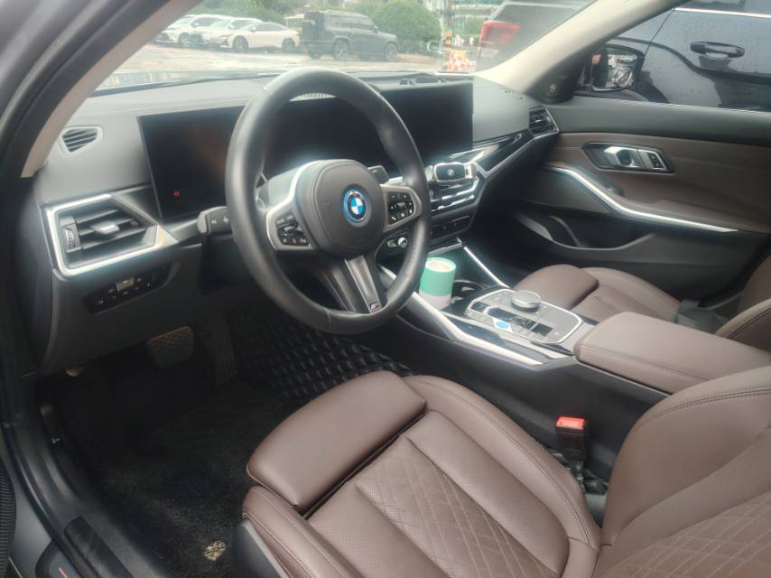BMW i3 2023 car image #4