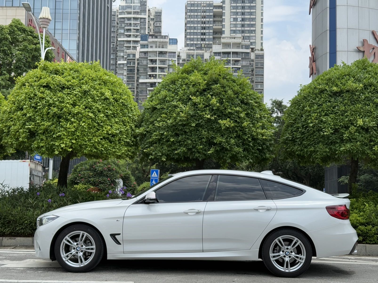 BMW 3 Series GT 2021 car image #5