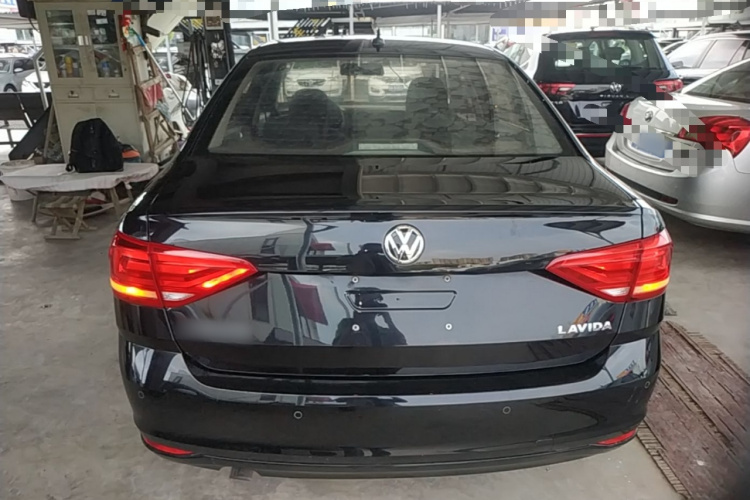 Volkswagen Lavida 2017 car image #6