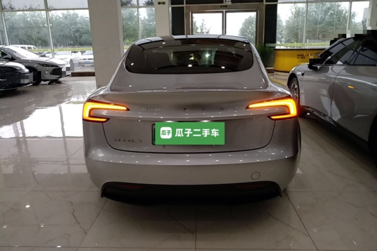 Tesla Model 3 2025 car image #4