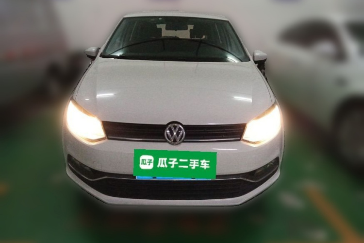 Volkswagen Polo 2015 car image #3