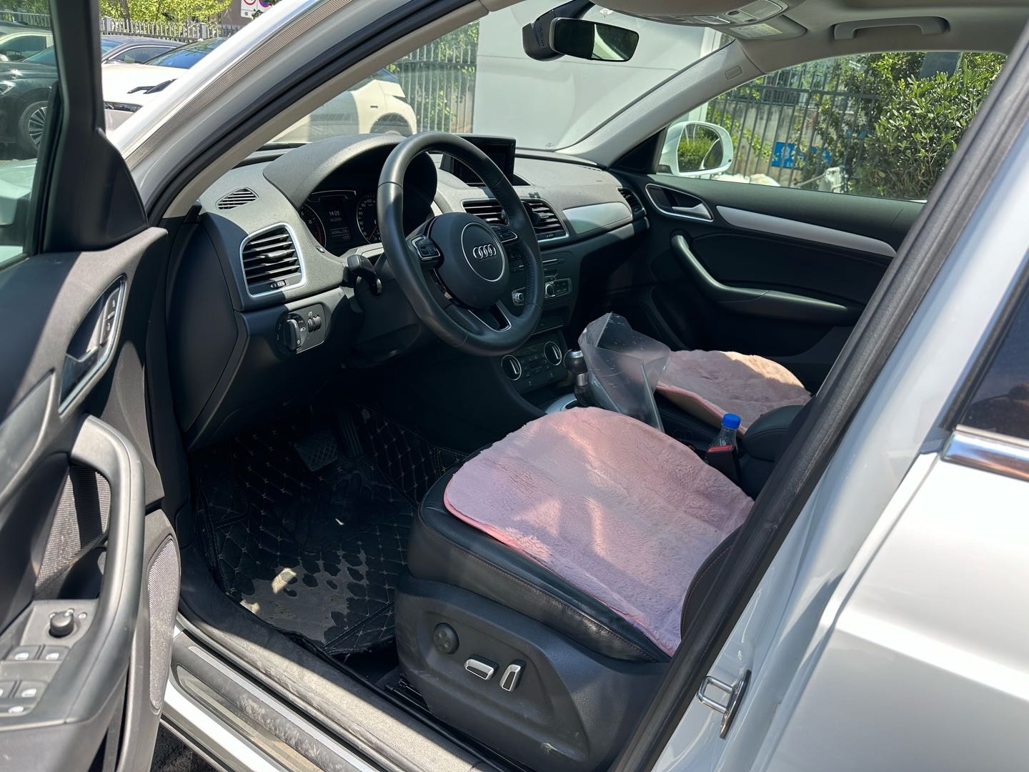 2019 car image #9