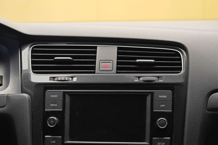 Volkswagen Golf 2016 car image #23