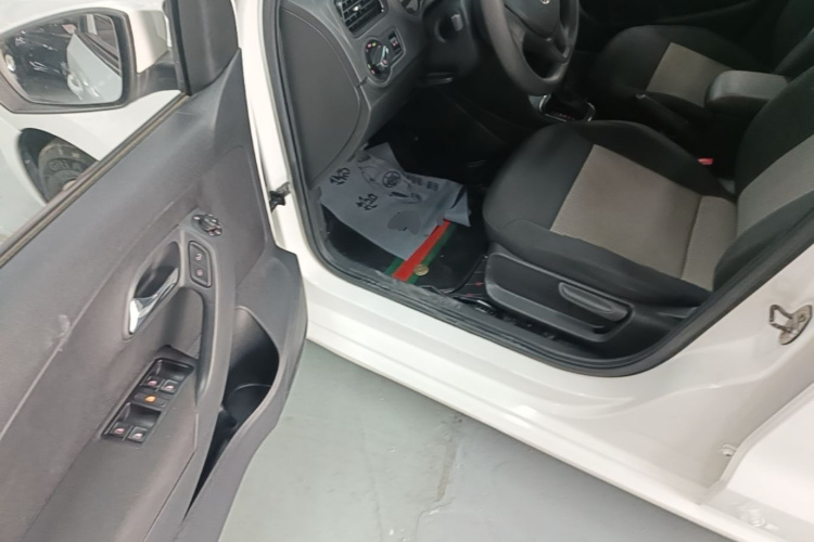 Volkswagen Polo 2019 car image #16
