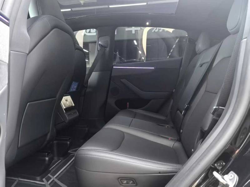 Tesla Model Y 2026 car image #8