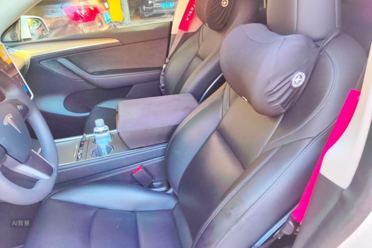 Tesla Model Y 2022 car image #17