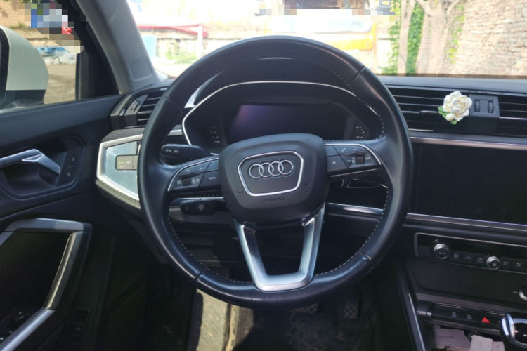 Audi Q3 2023 car image #15
