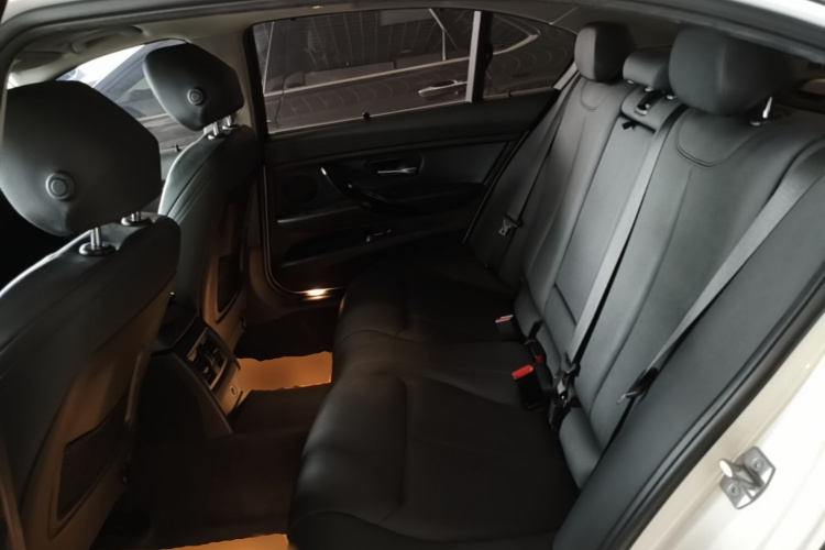 BMW 3 Series 2018 #17 BMW 3 Series 2018 car image #17