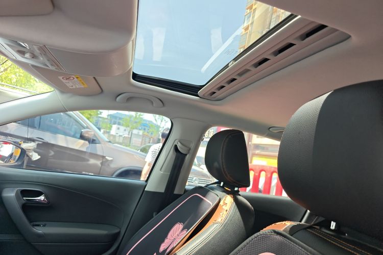 Volkswagen Polo 2017 car image #18